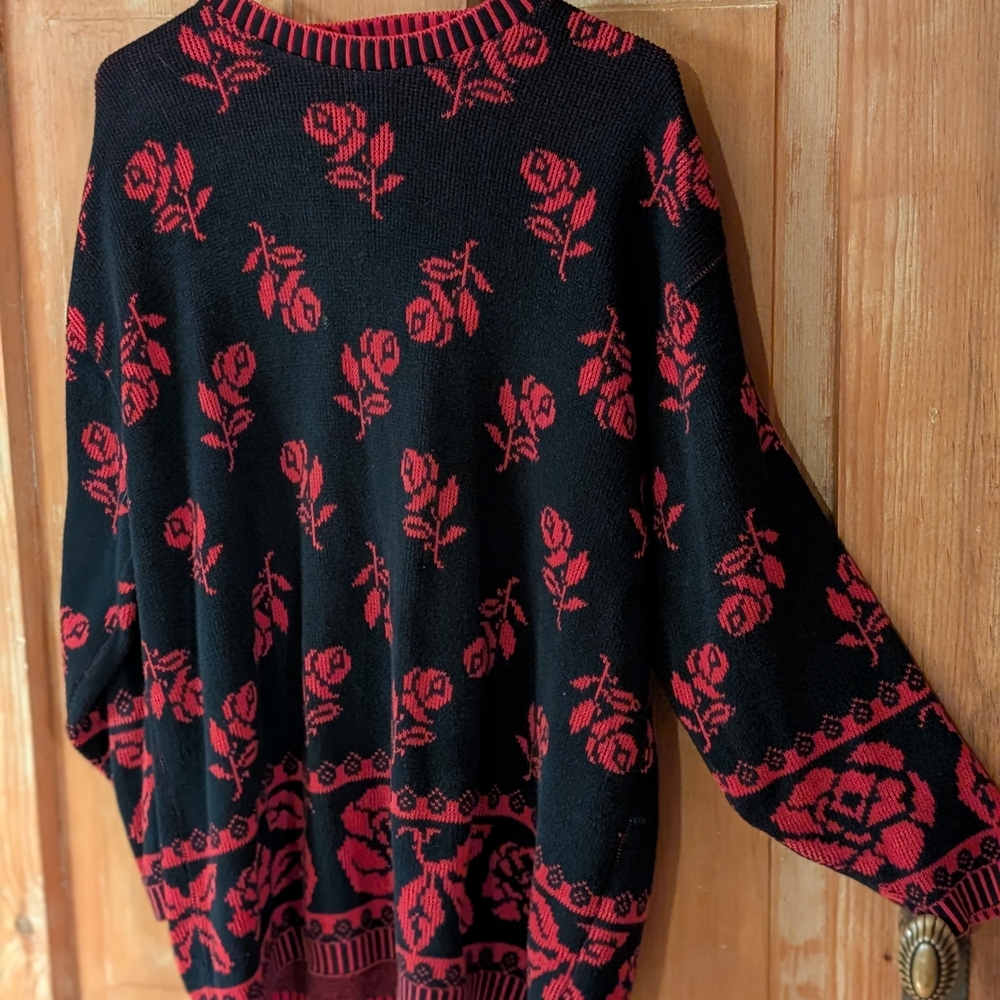 Chic Black and Red Rose Pattern Sweater